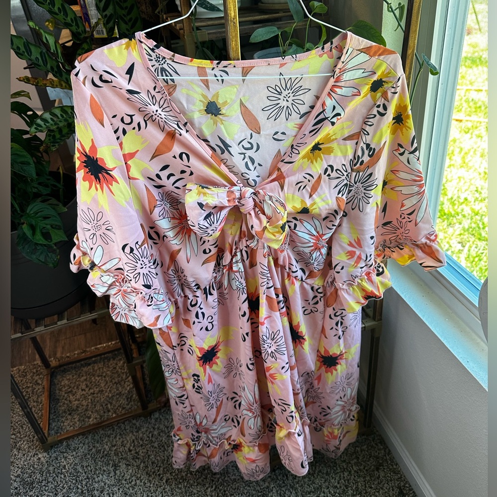Plus Size Floral tie front, puffed sleeve Knee length dress